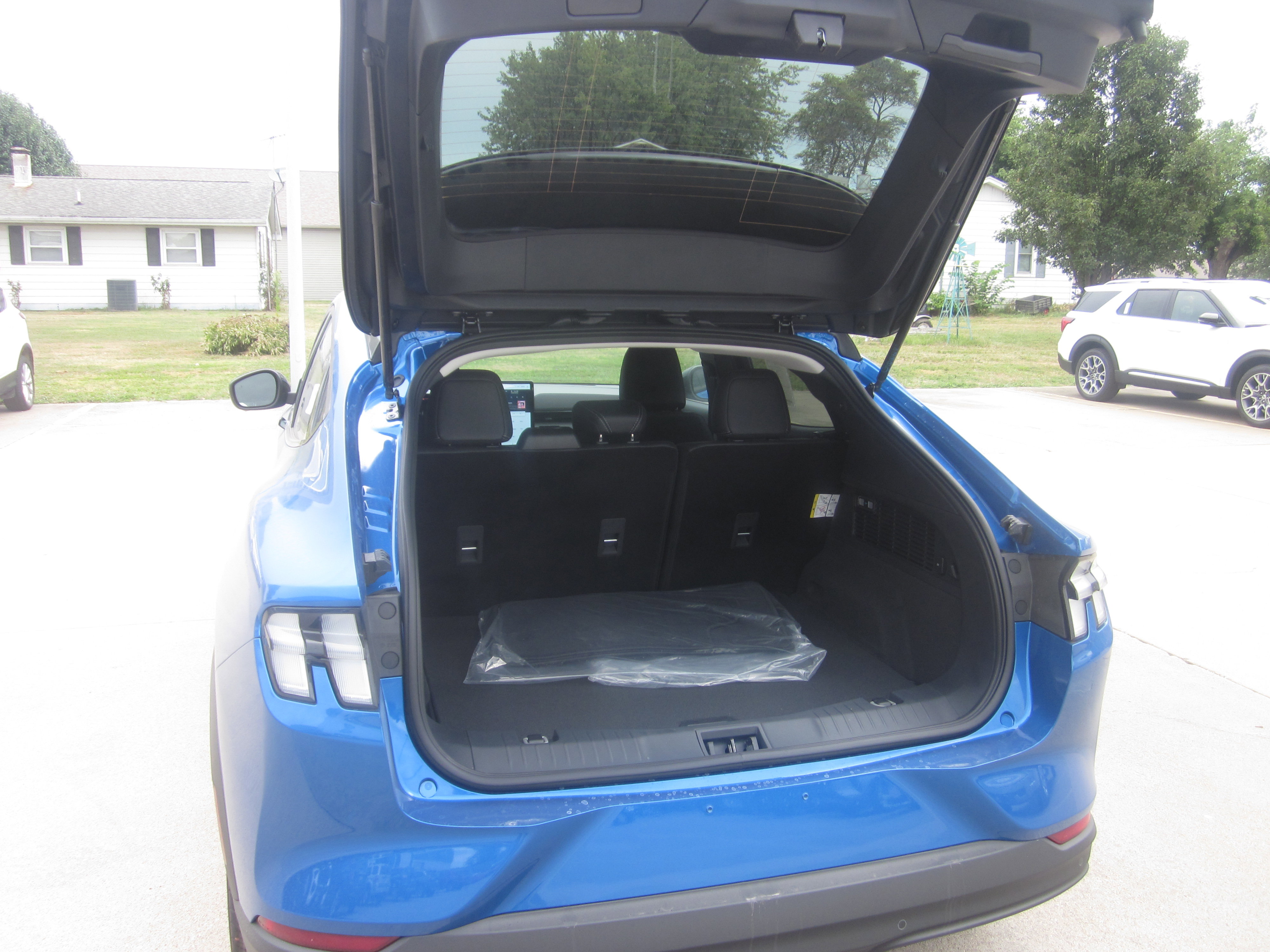 New 2025 Ford Mustang Mach-E Select image 8