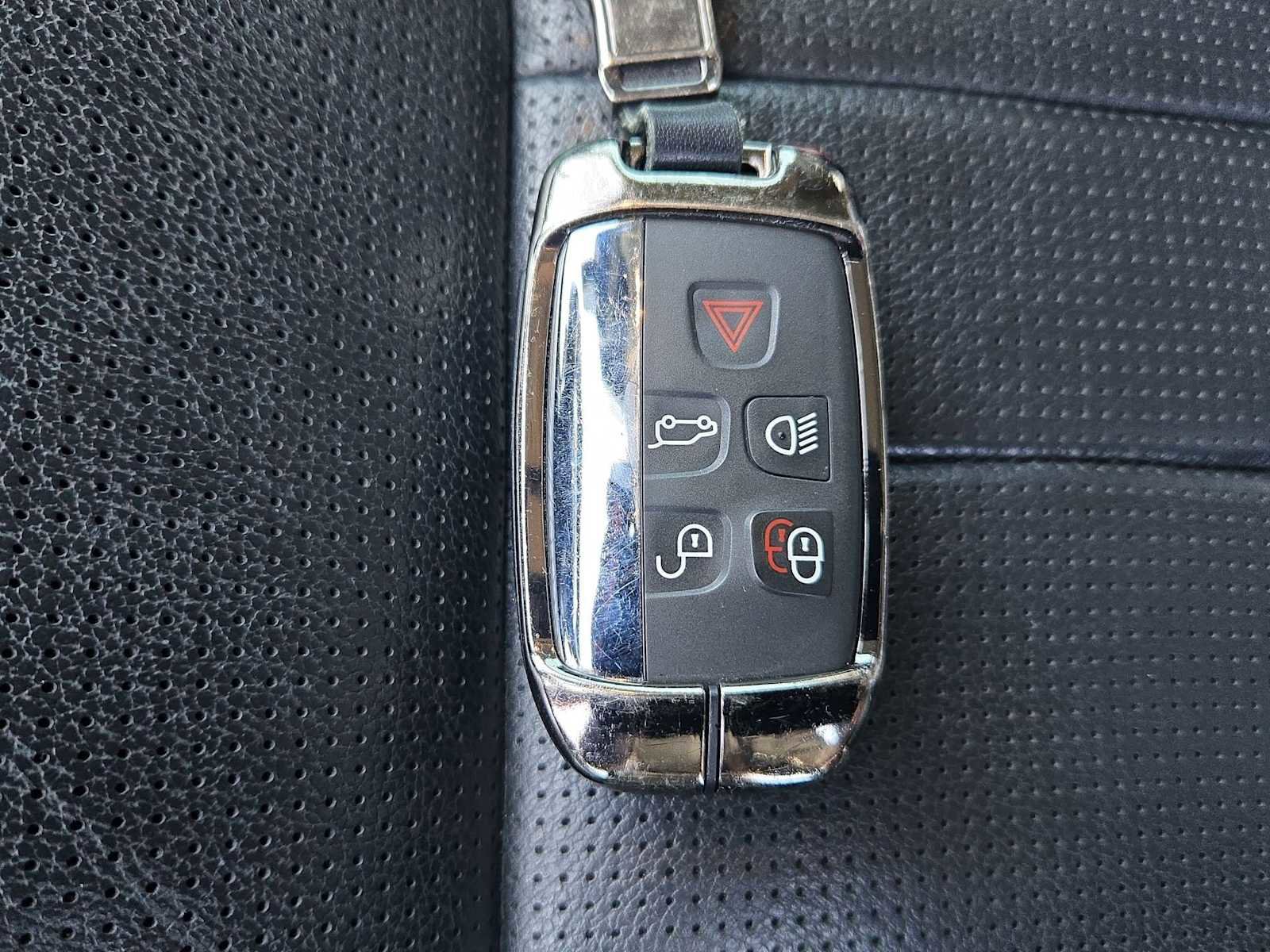 Used 2018 Land Rover Discovery Sport HSE image 40