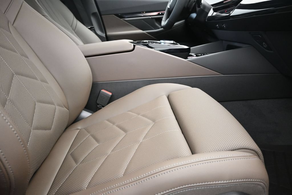 New 2027 BMW 550e xDrive w/ Premium Package AWD/4WD image 25