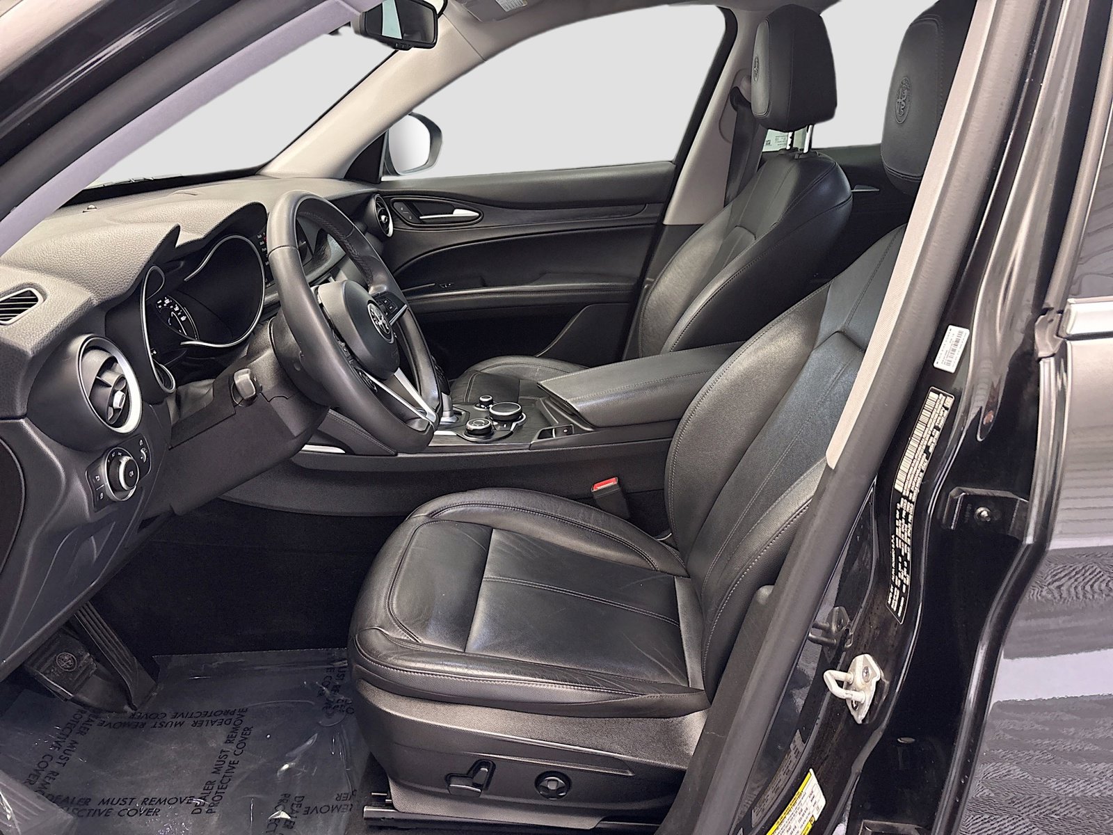 Used 2018 Alfa Romeo Stelvio AWD image 11