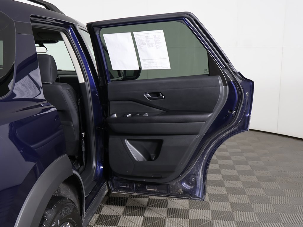 Used 2024 Nissan Pathfinder SV image 22