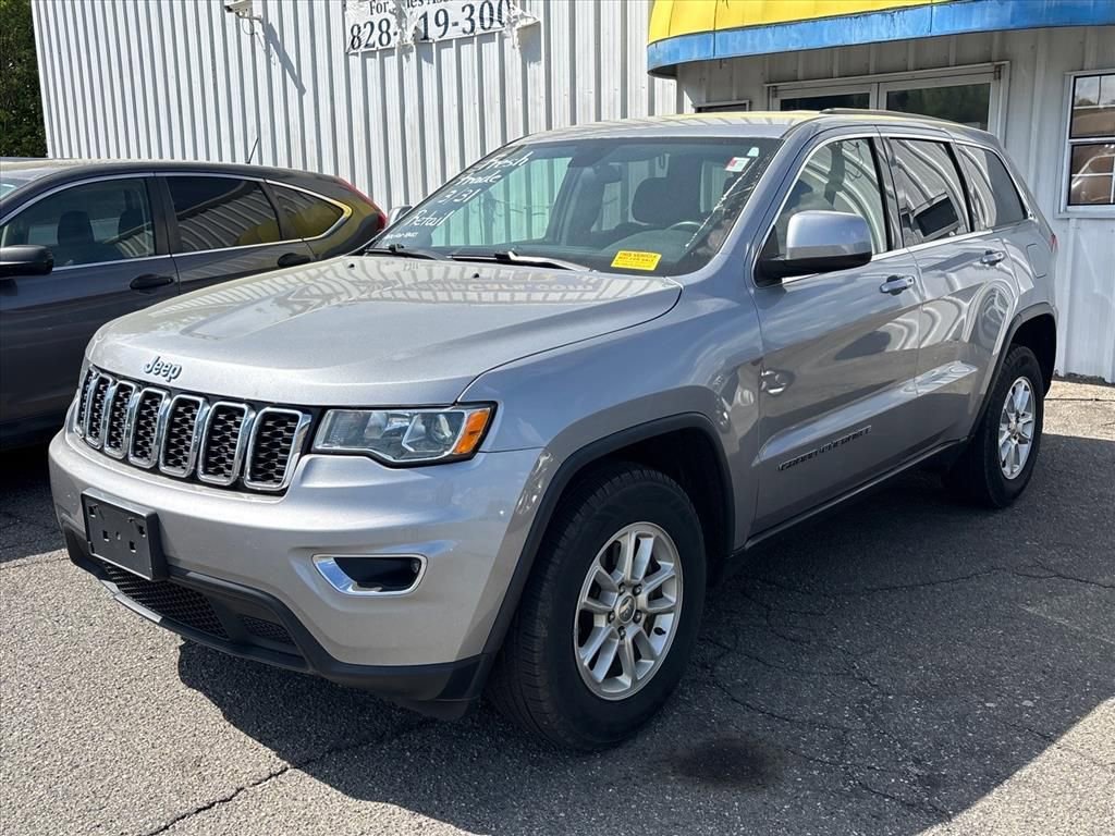 Used 2018 Jeep Grand Cherokee Laredo image 2