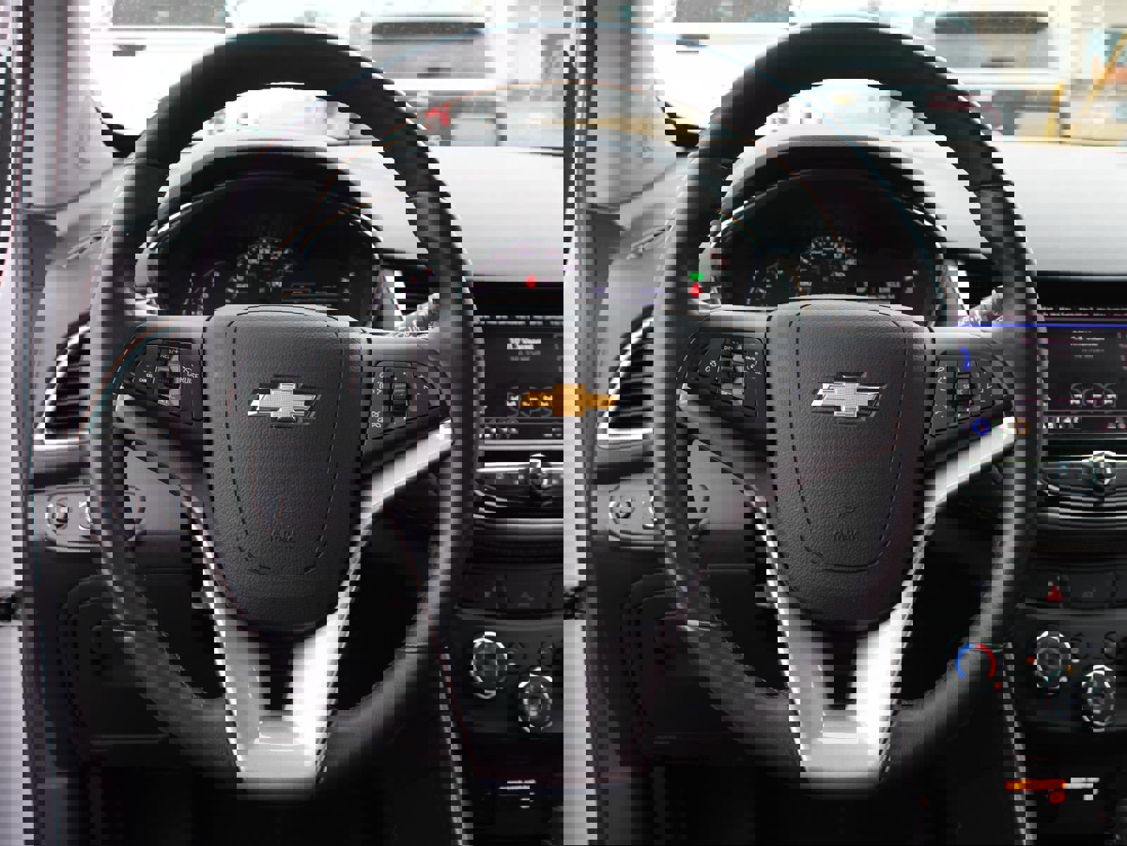 Used 2021 Chevrolet Trax LT w/ LT Convenience Package AWD/4WD image 9