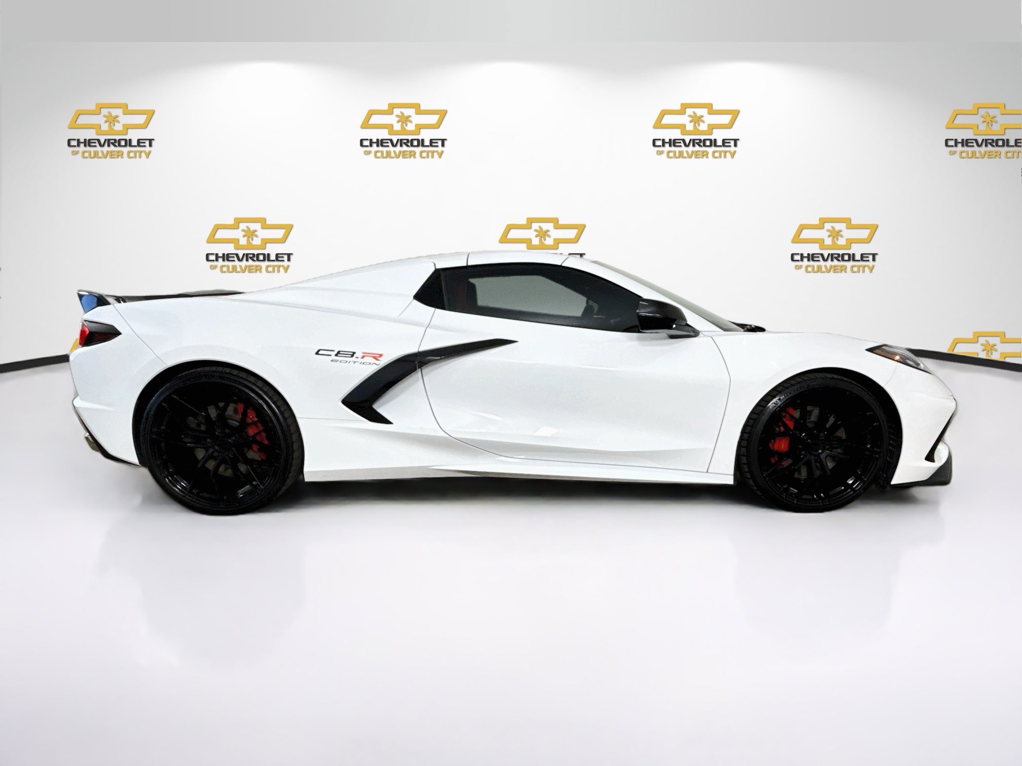 Used 2020 Chevrolet Corvette Stingray Convertible w/ Z51 Performance Package RWD image 9