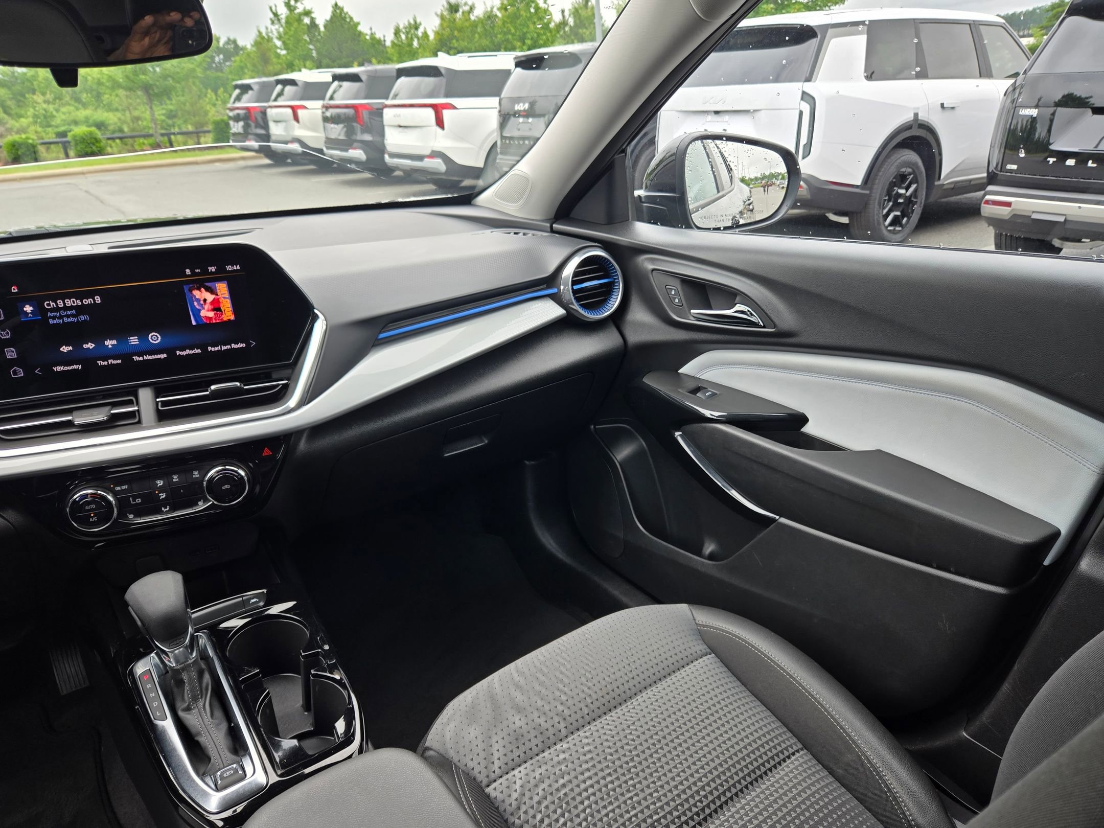 Used 2025 Chevrolet Trax LT w/ LT Convenience Package FWD image 11