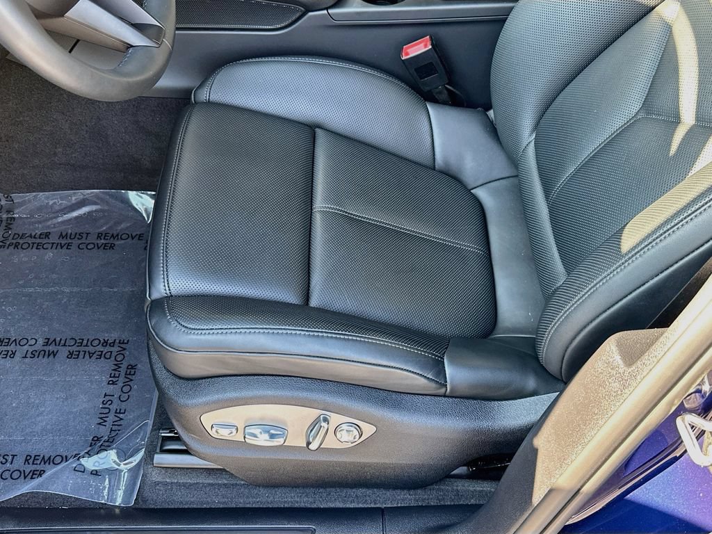 Certified 2026 Porsche Macan AWD/4WD image 22
