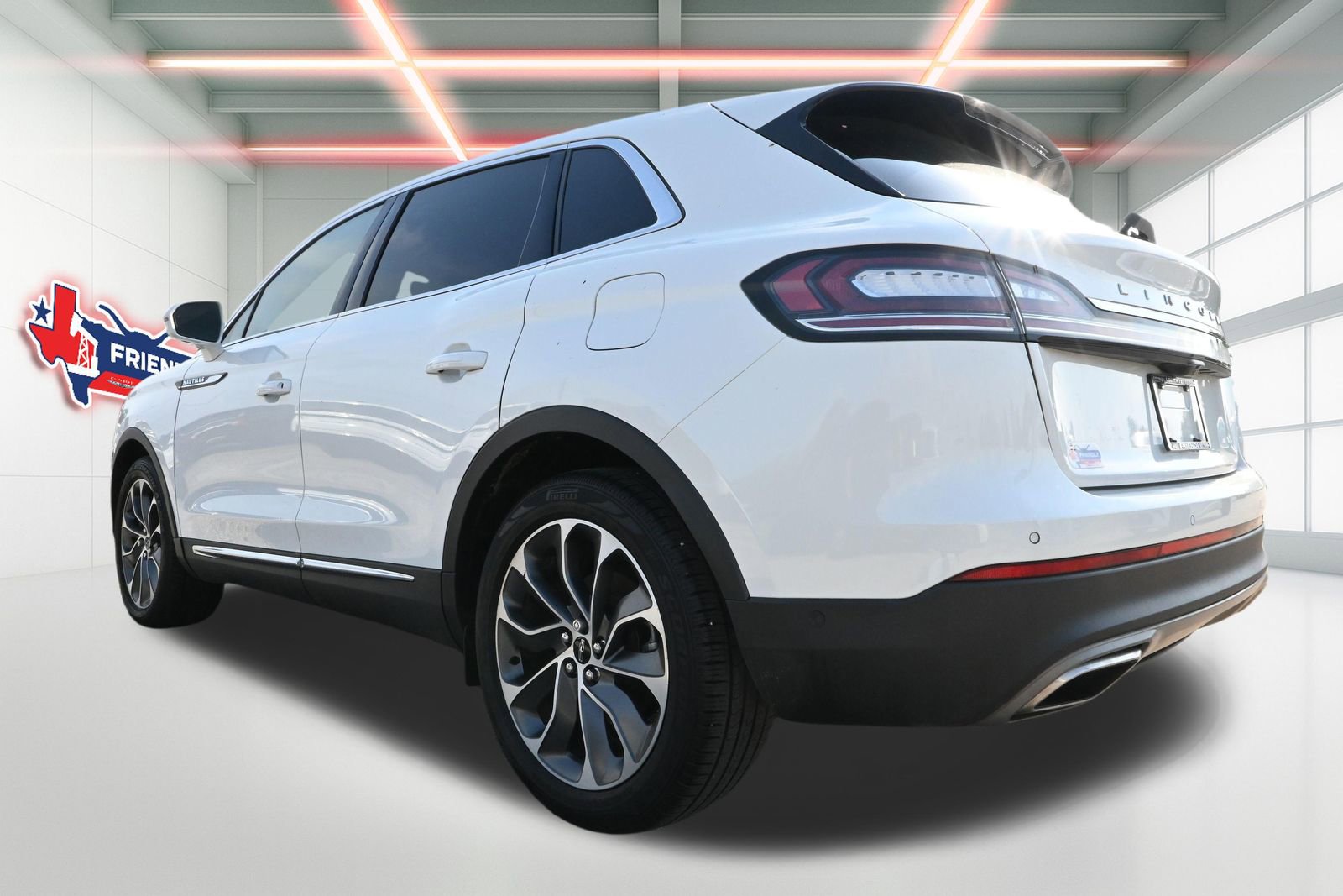 Used 2022 Lincoln Nautilus Reserve w/ Equipment Group 201A FWD image 2