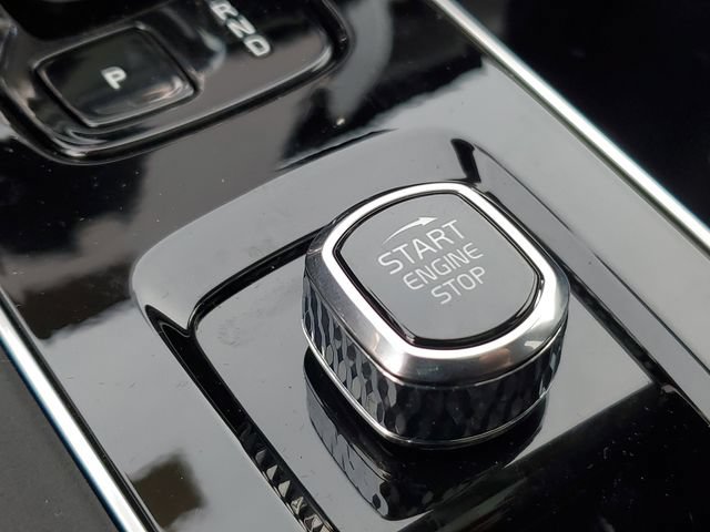 New 2026 Volvo XC90 B6 Plus w/ Protection Package Premier AWD/4WD image 19