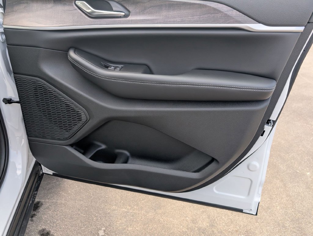 New 2026 Jeep Grand Cherokee Altitude AWD/4WD image 32