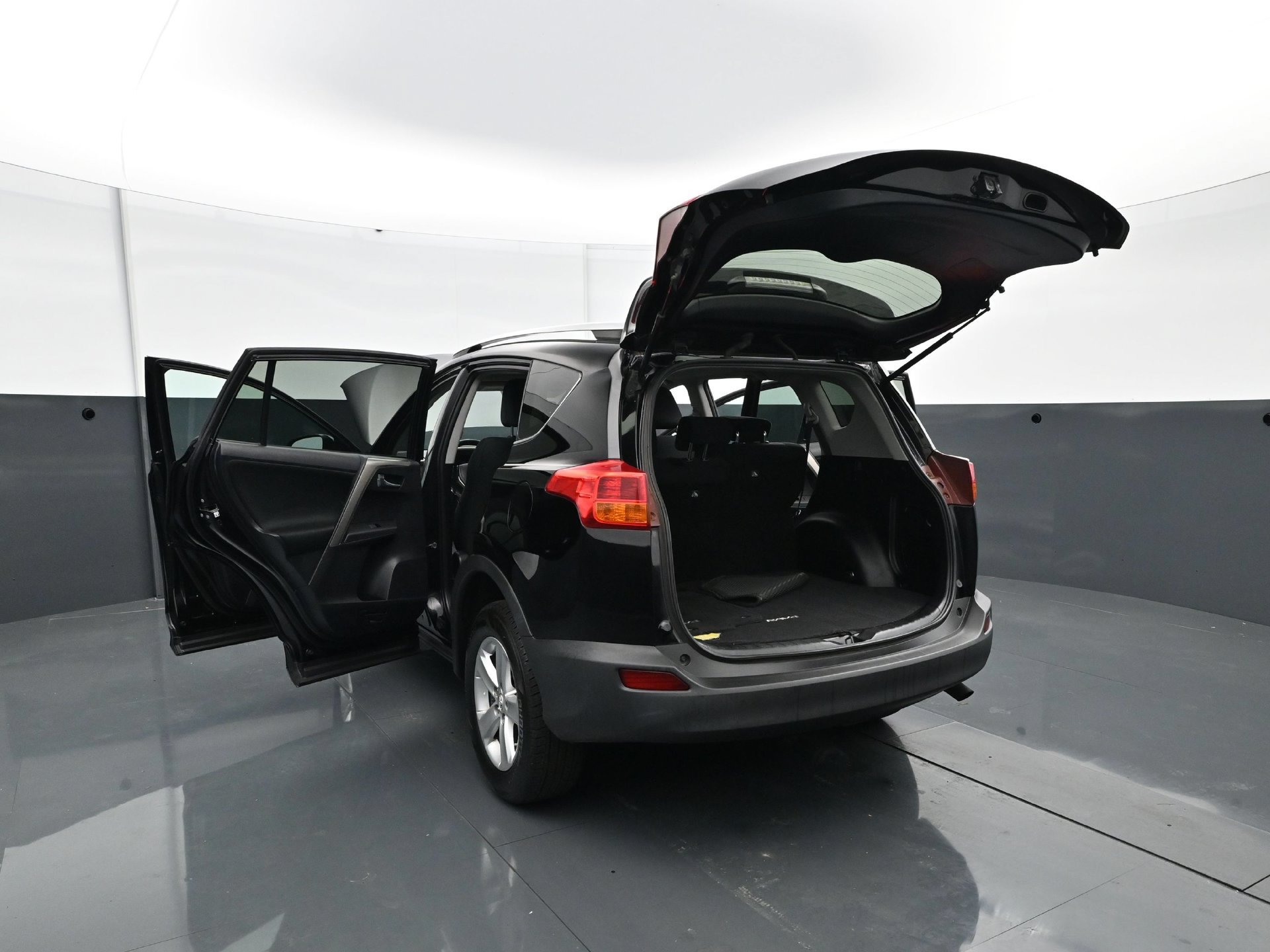 Used 2014 Toyota RAV4 XLE AWD/4WD image 32