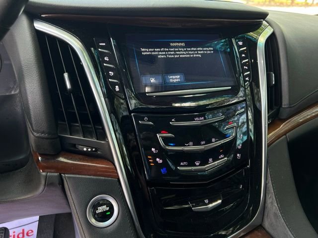 Used 2018 Cadillac Escalade Luxury AWD/4WD image 38
