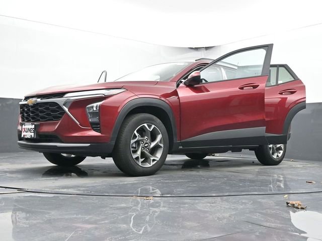 Used 2025 Chevrolet Trax LT image 70