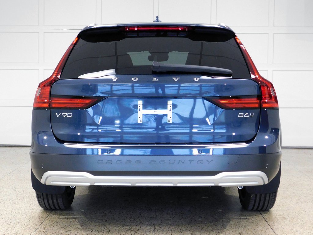 Used 2026 Volvo V90 B6 Cross Country Ultra image 5