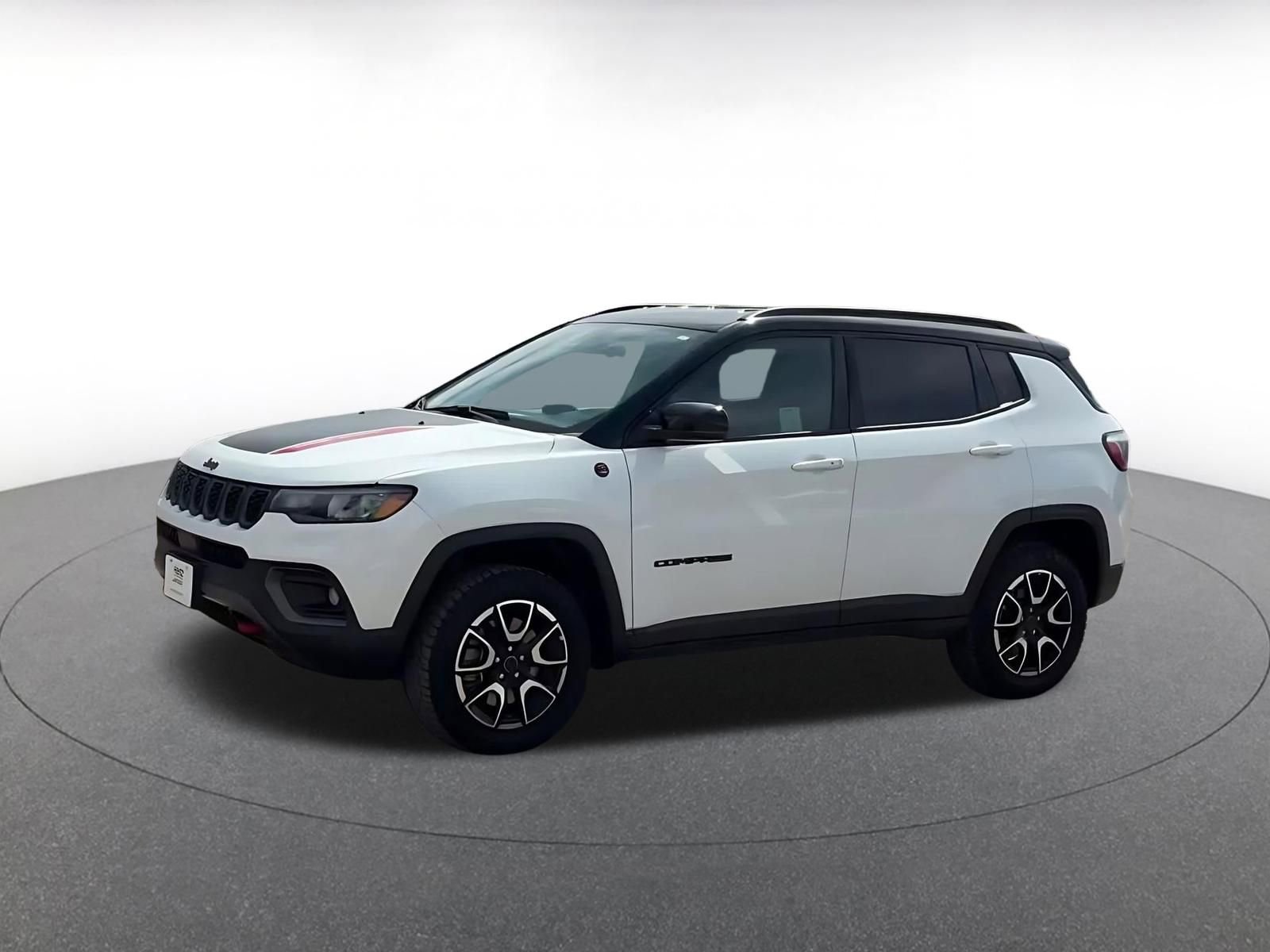 Used 2025 Jeep Compass Trailhawk image 7
