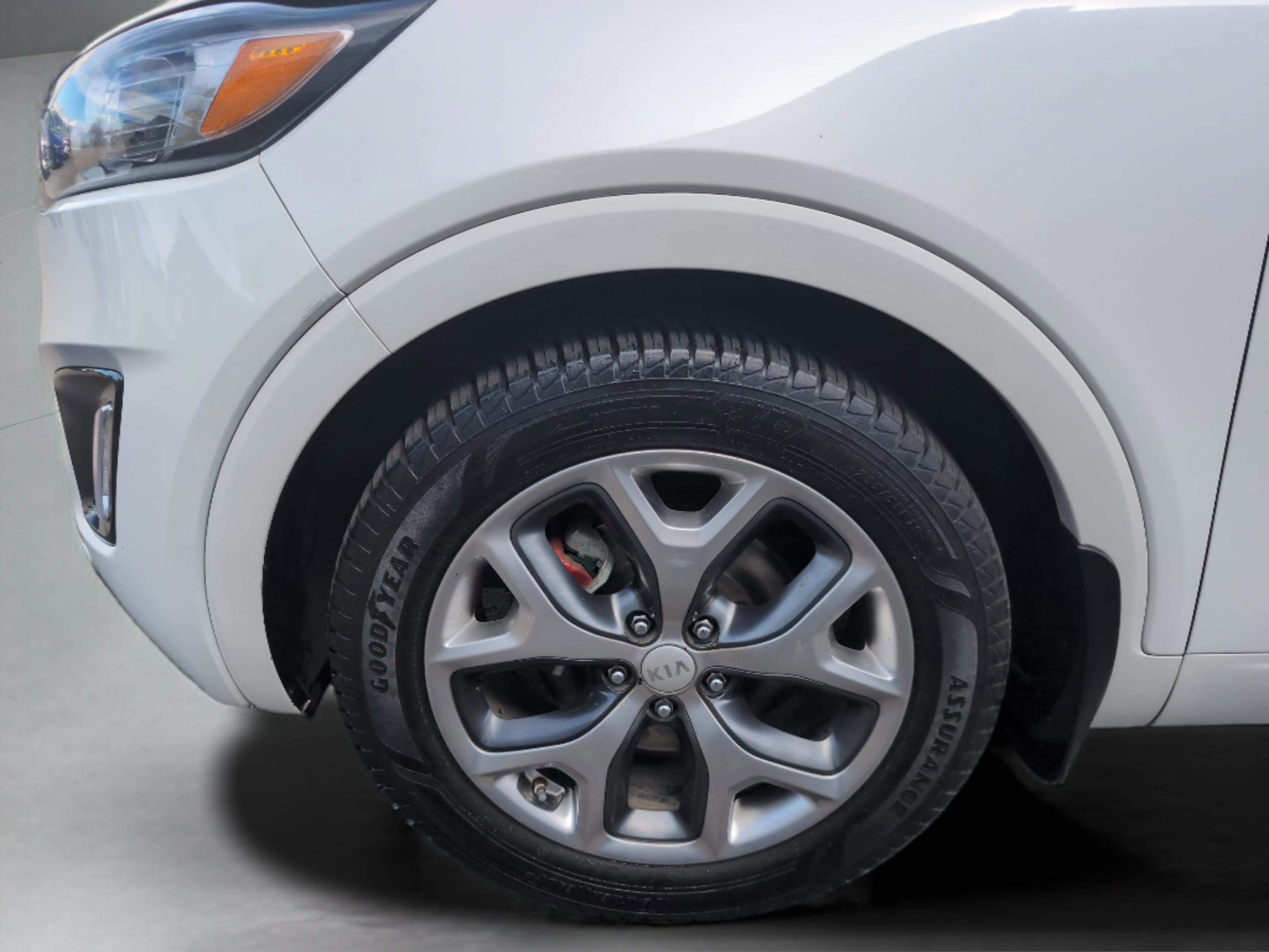 Used 2017 Kia Sorento SX image 16