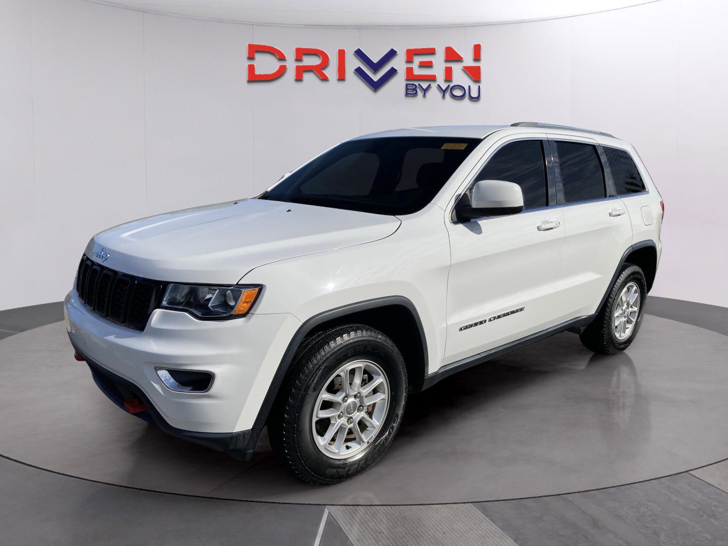 Used 2018 Jeep Grand Cherokee Laredo image 2
