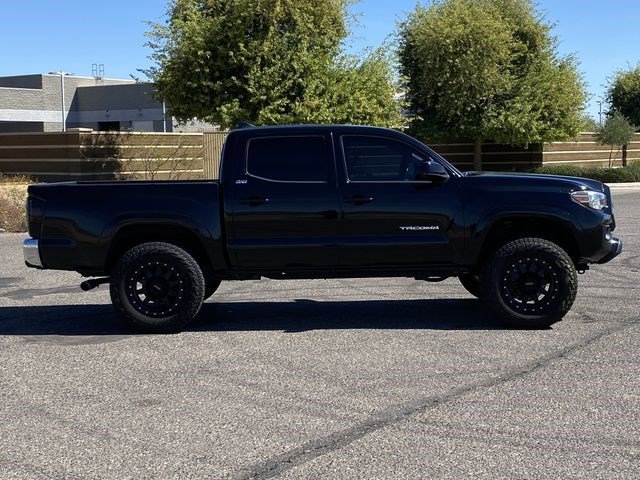Used 2018 Toyota Tacoma SR5 RWD image 2