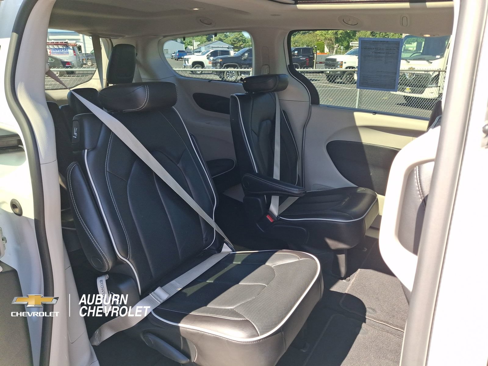 Used 2023 Chrysler Pacifica Limited FWD image 20