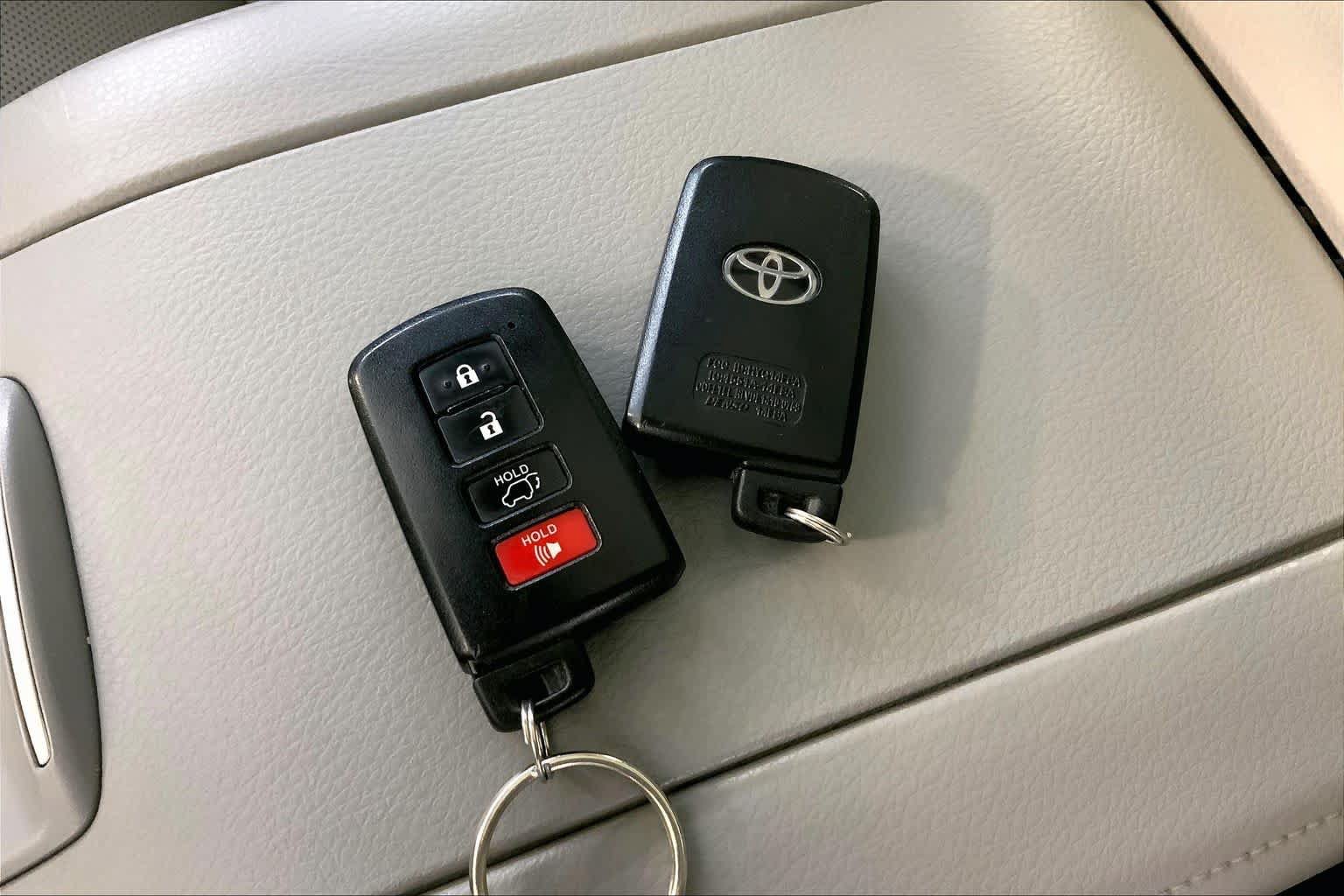 Used 2017 Toyota Highlander Limited Platinum AWD/4WD image 14