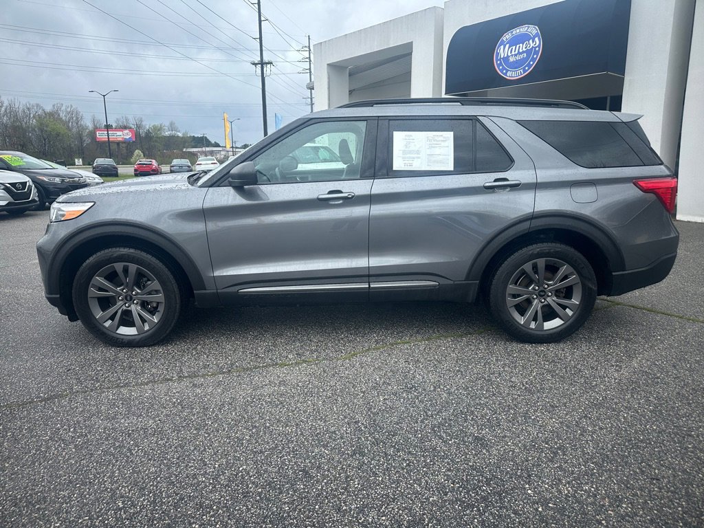 Used 2021 Ford Explorer XLT w/ Equipment Group 202A AWD/4WD image 2