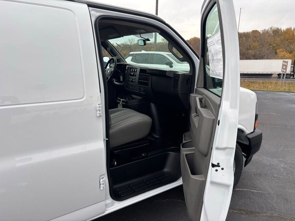 New 2025 Chevrolet Express 2500 w/ Driver Convenience Package RWD image 38