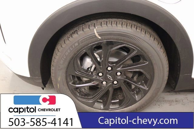 Used 2027 Chevrolet Bolt RS FWD image 8