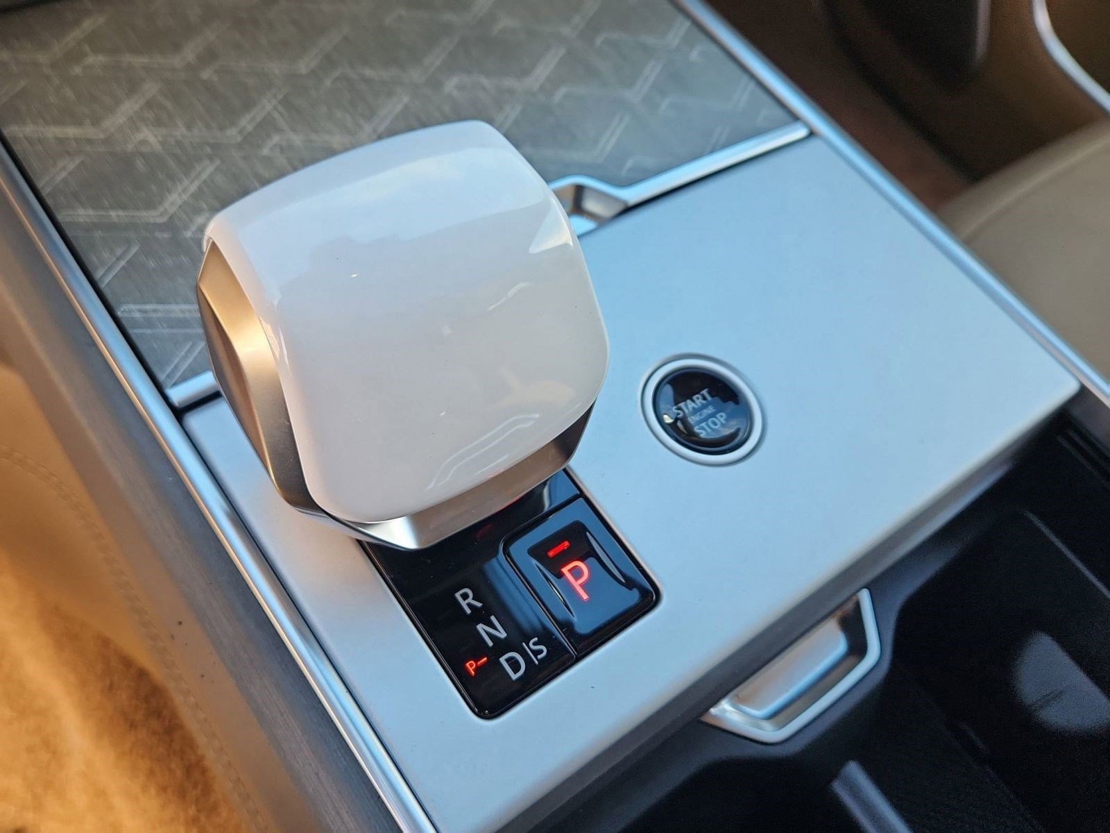 Used 2026 Land Rover Range Rover SV image 32