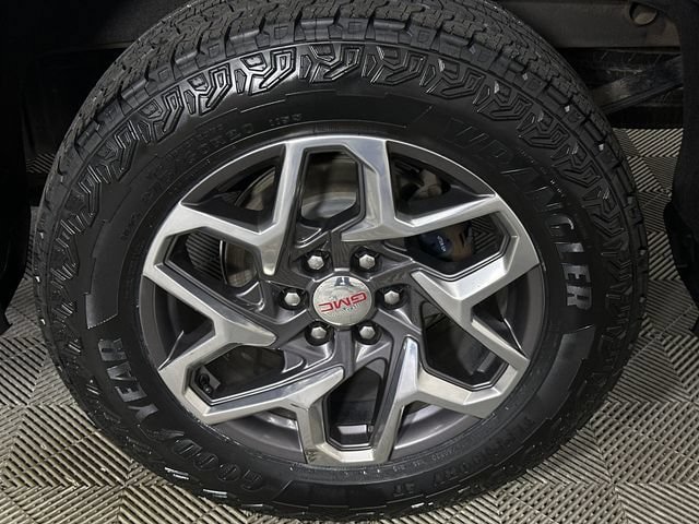 Used 2023 GMC Sierra 1500 SLT AWD/4WD image 34