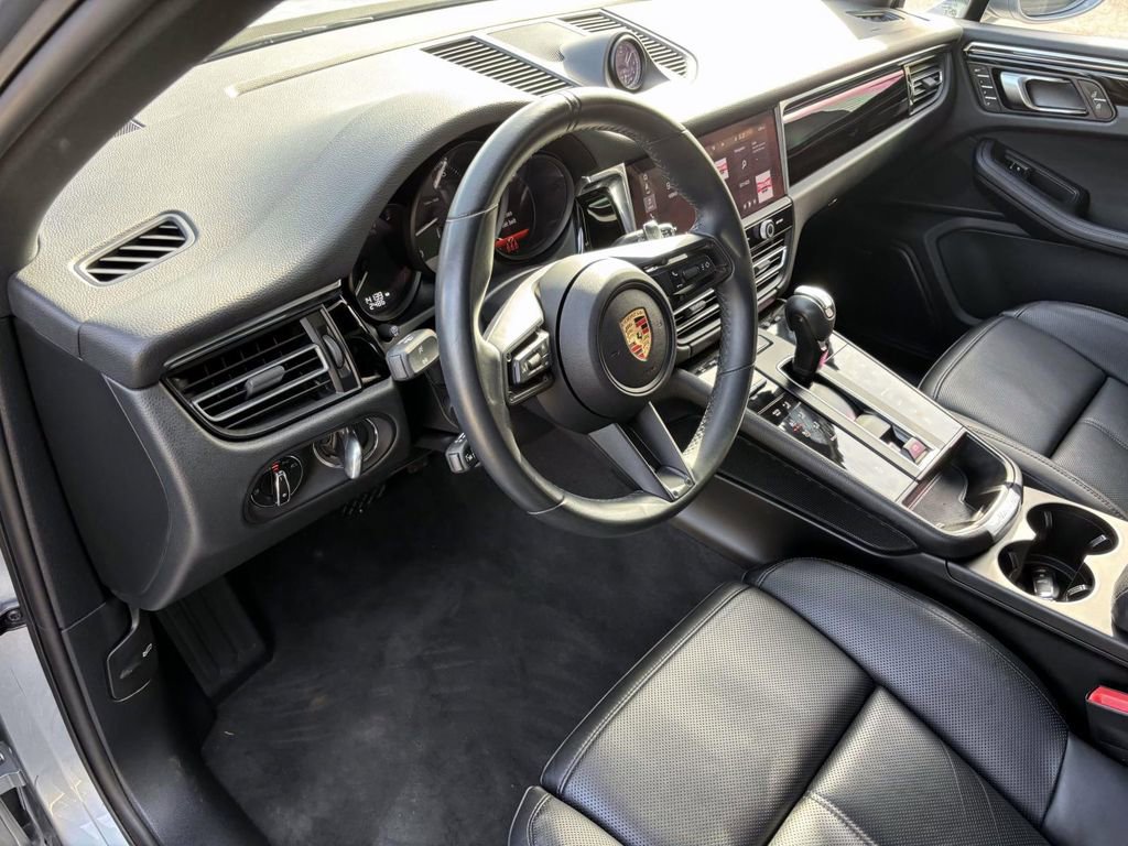 Certified 2024 Porsche Macan image 25