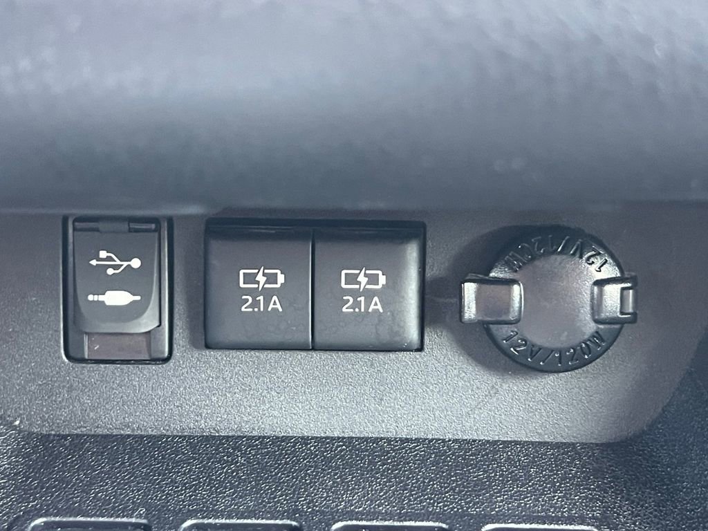 Used 2017 Toyota Highlander LE FWD image 6