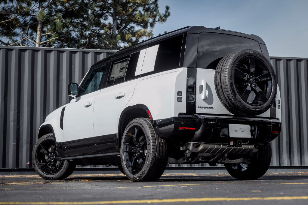 New 2026 Land Rover Defender 110 X-Dynamic SE AWD/4WD image 2