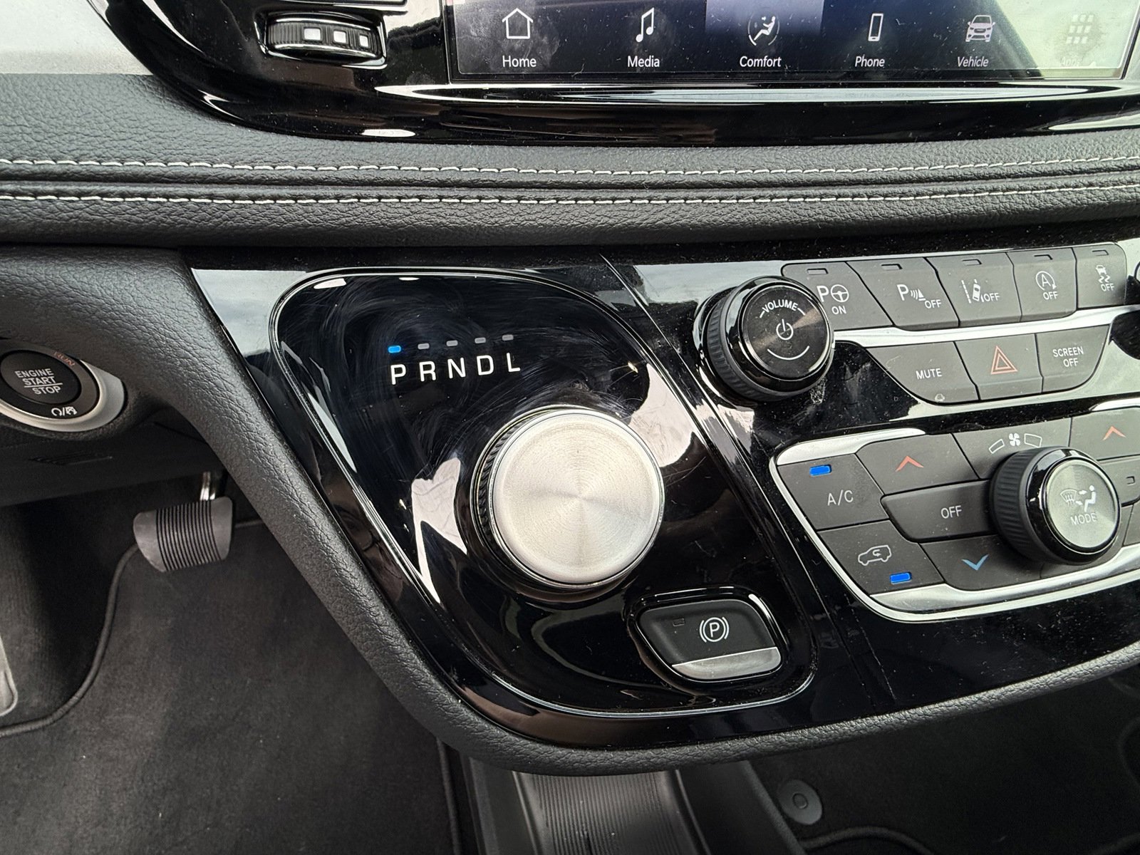 New 2024 Chrysler Pacifica Touring-L w/ S Appearance Package image 17