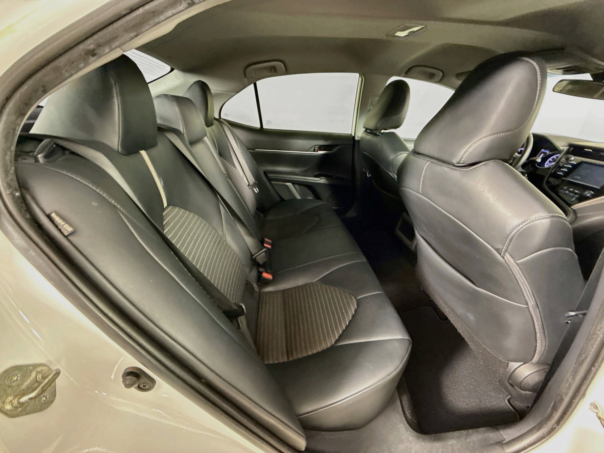 Used 2019 Toyota Camry SE FWD image 32