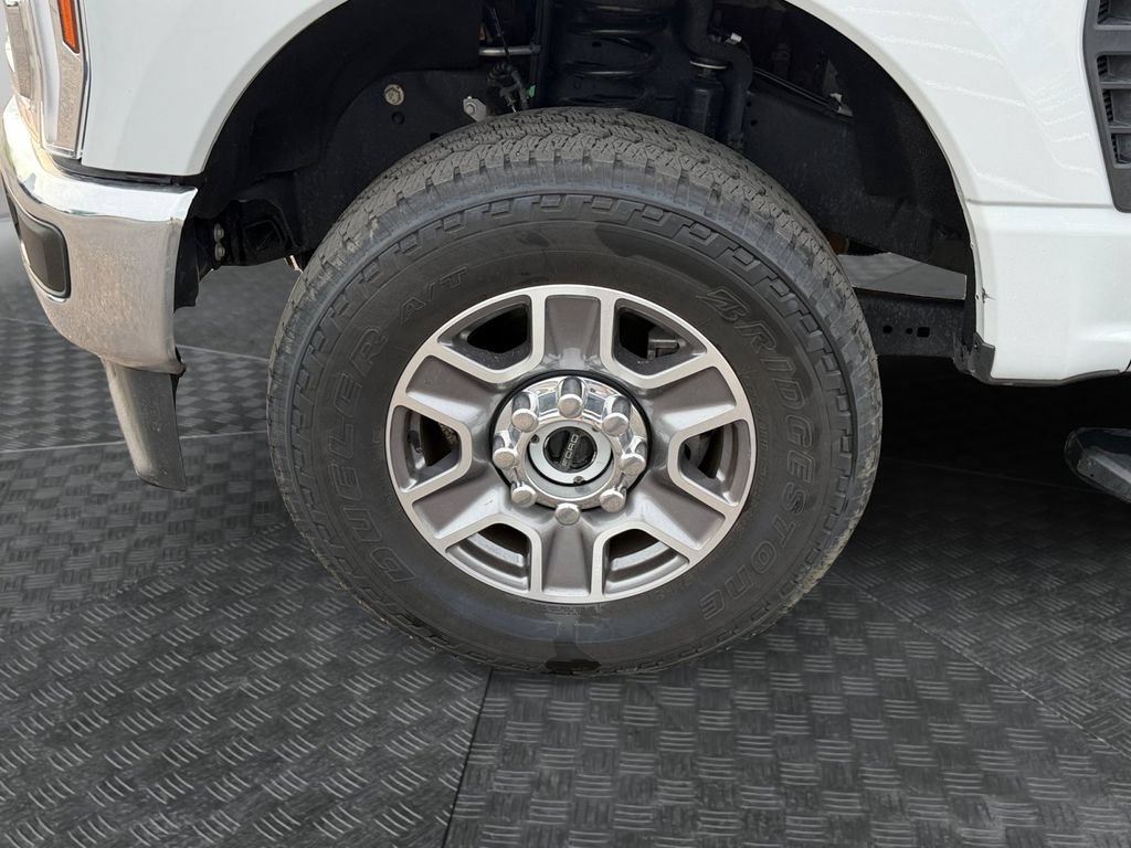 Used 2025 Ford F350 Lariat AWD/4WD image 16