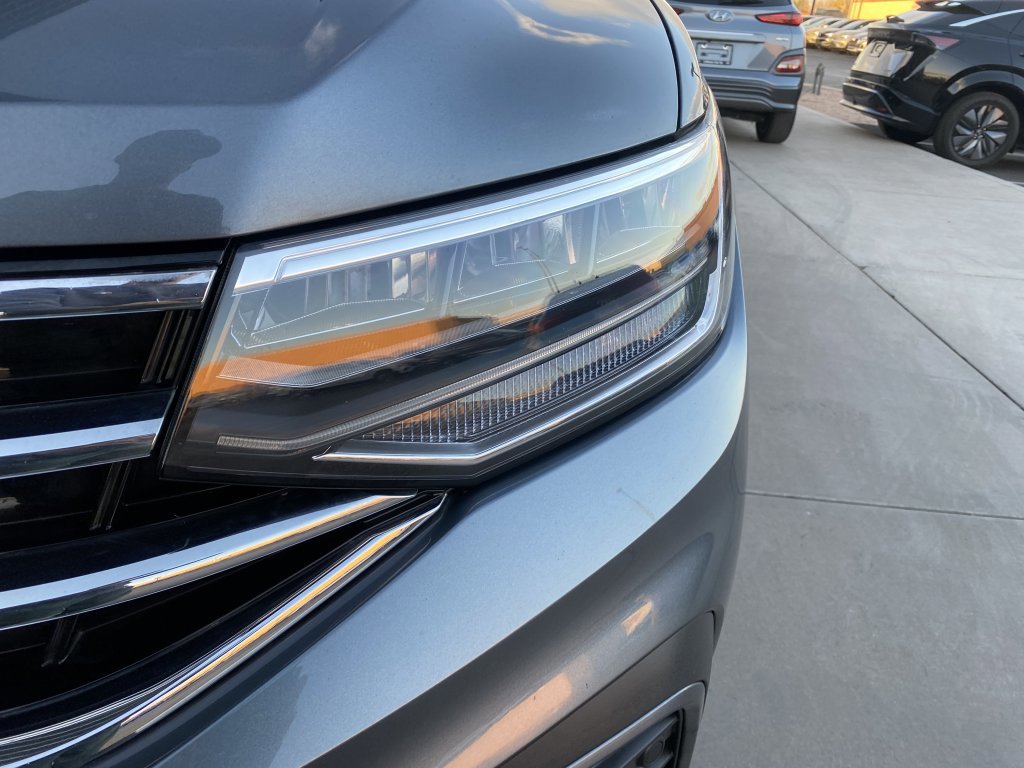 Used 2023 Volkswagen Tiguan SE w/ Panoramic Sunroof Package image 8