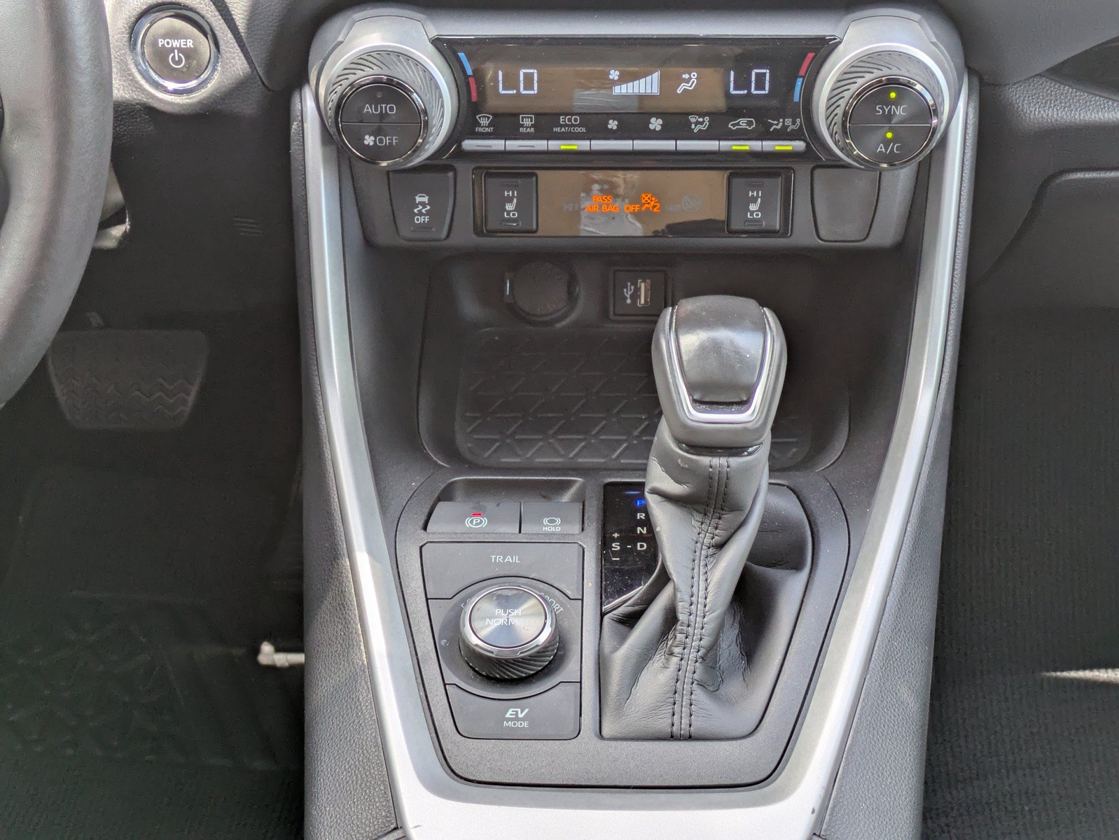 Used 2024 Toyota RAV4 XSE w/ Weather Package AWD/4WD image 17