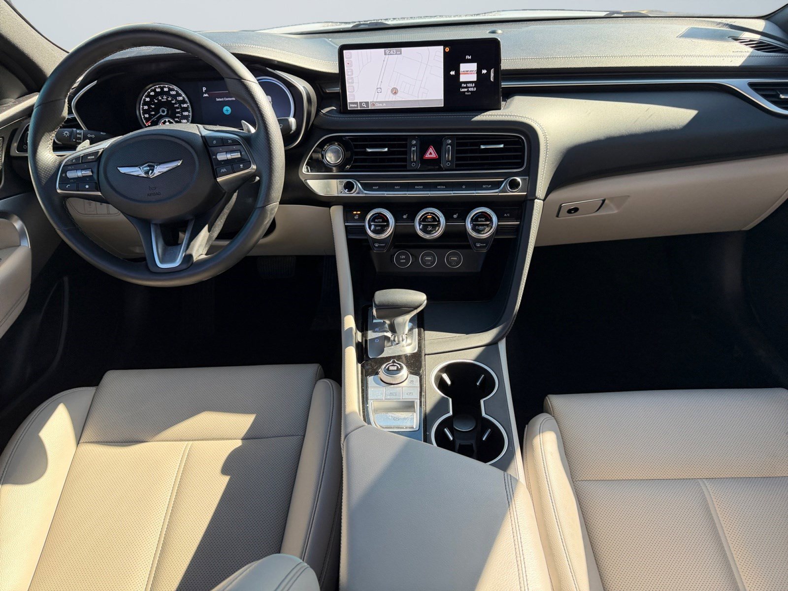 Used 2023 Genesis G70 2.0T image 12