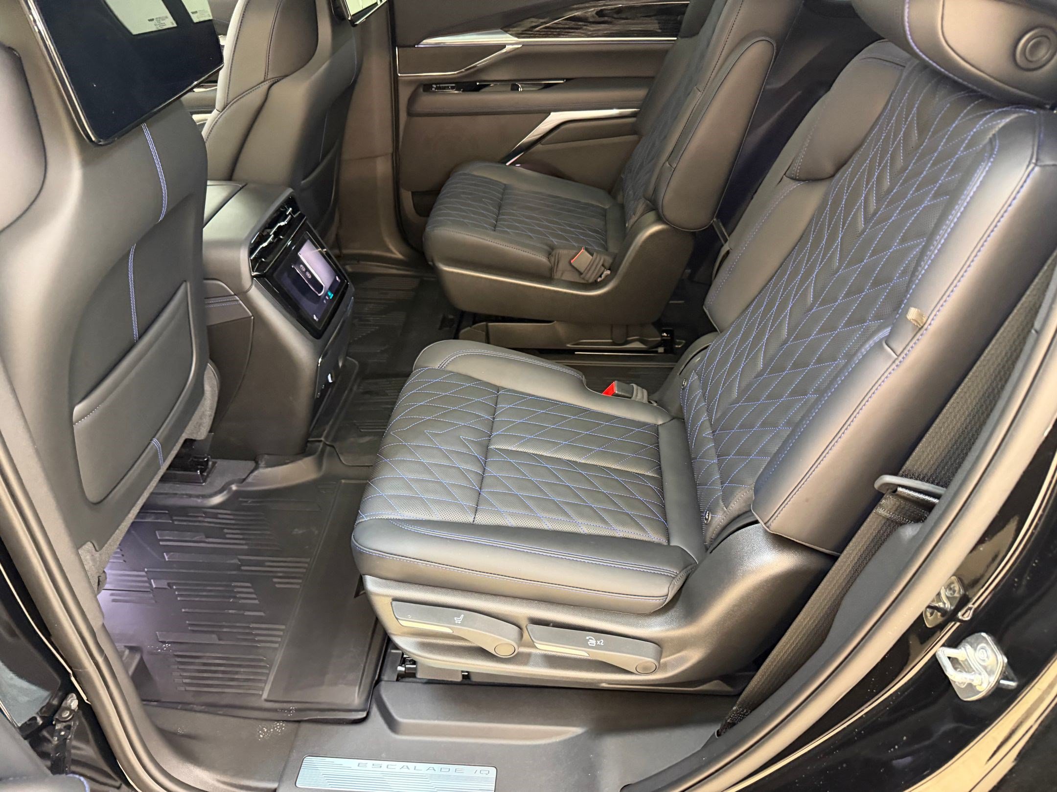 New 2026 Cadillac Escalade IQ Luxury 1 w/ LPO, Floor Liner Package AWD/4WD image 14