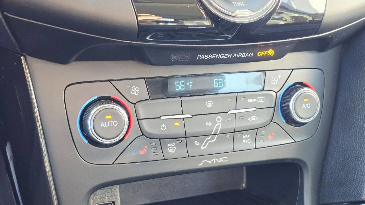 Used 2016 Ford Focus Titanium w/ Titanium Winter Package FWD image 23