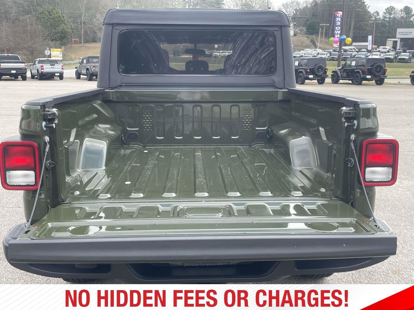 Used 2023 Jeep Gladiator Sport AWD/4WD image 2
