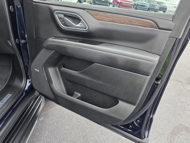 Used 2024 Chevrolet Suburban Premier w/ Premium Package AWD/4WD image 28