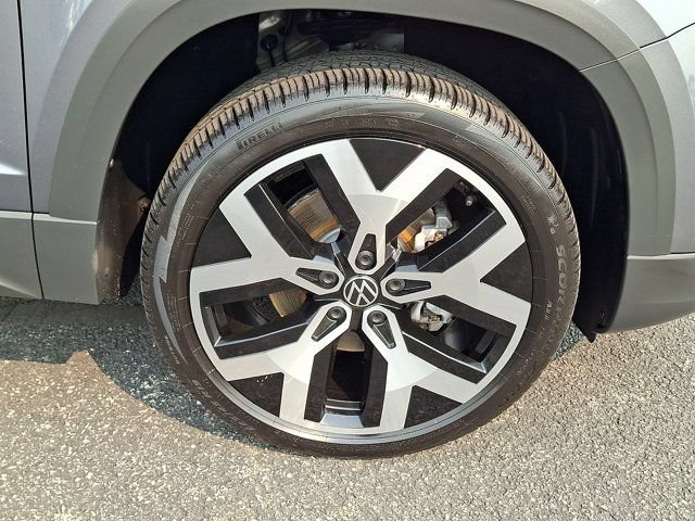 Certified 2022 Volkswagen Taos SEL AWD/4WD image 11