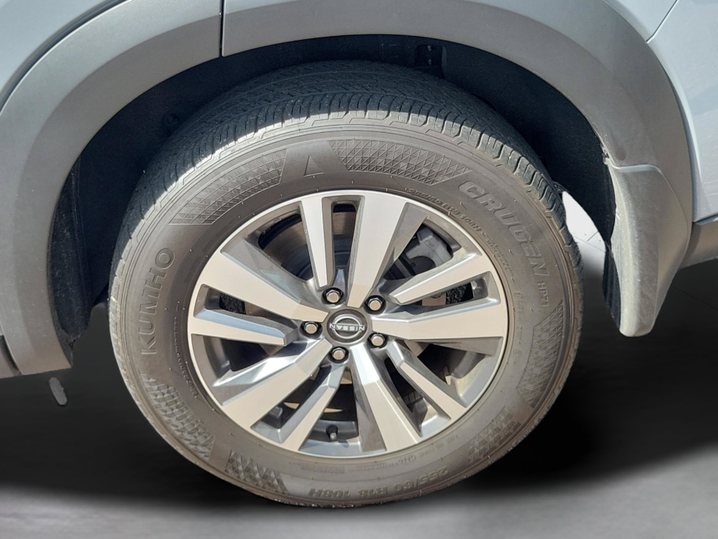 Used 2024 Nissan Pathfinder SL w/ Black Appearance Package FWD image 26
