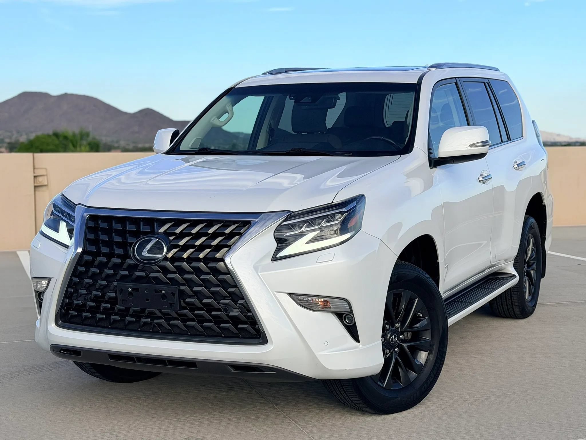 Used 2020 Lexus GX 460 Premium w/ Premium Package AWD/4WD image 2