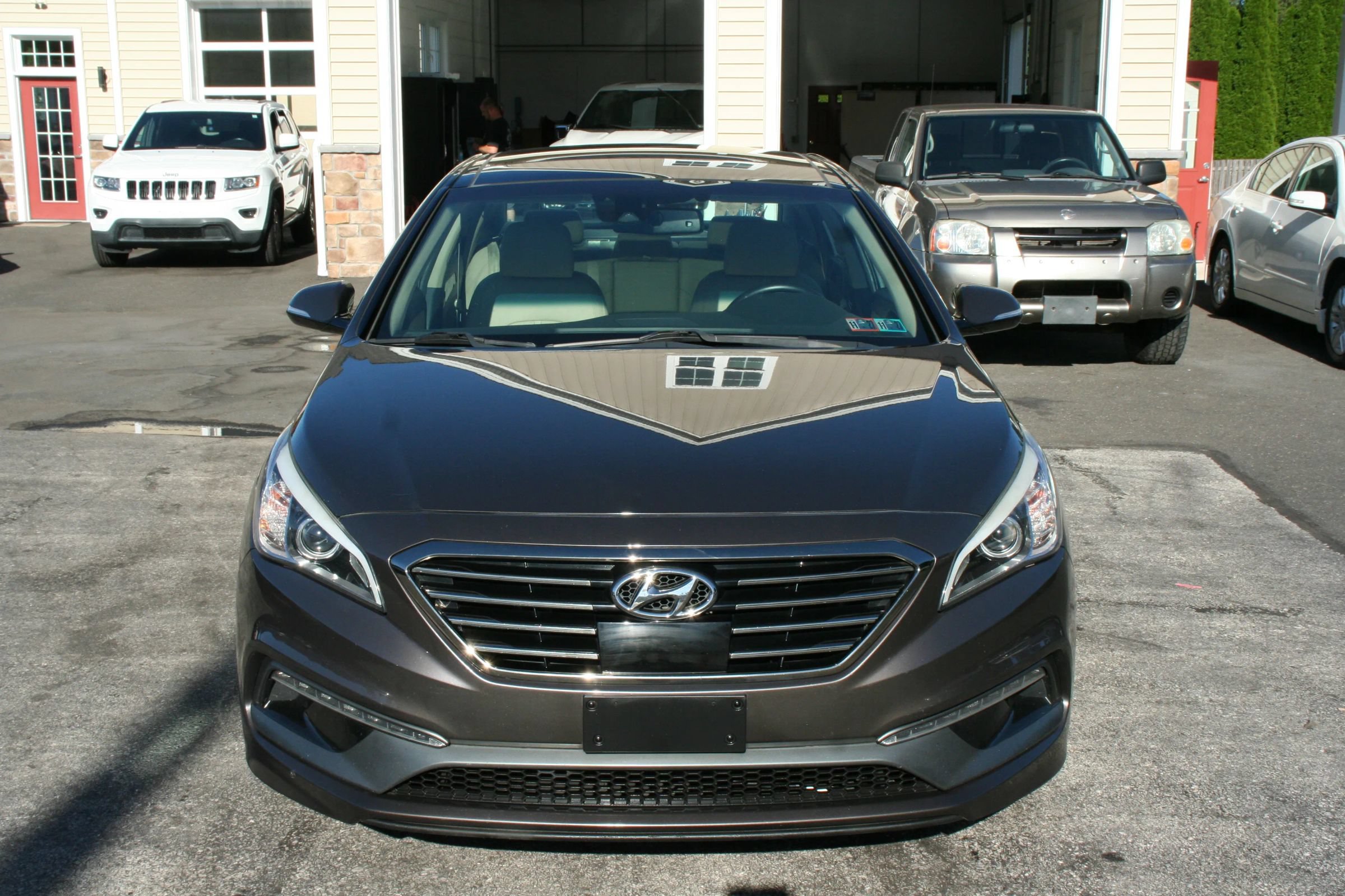 Used 2016 Hyundai Sonata Limited w/ Option Group 05 FWD image 8