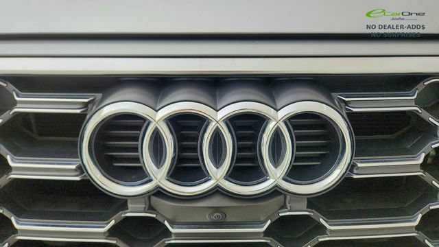 Used 2025 Audi SQ5 Prestige AWD/4WD image 16