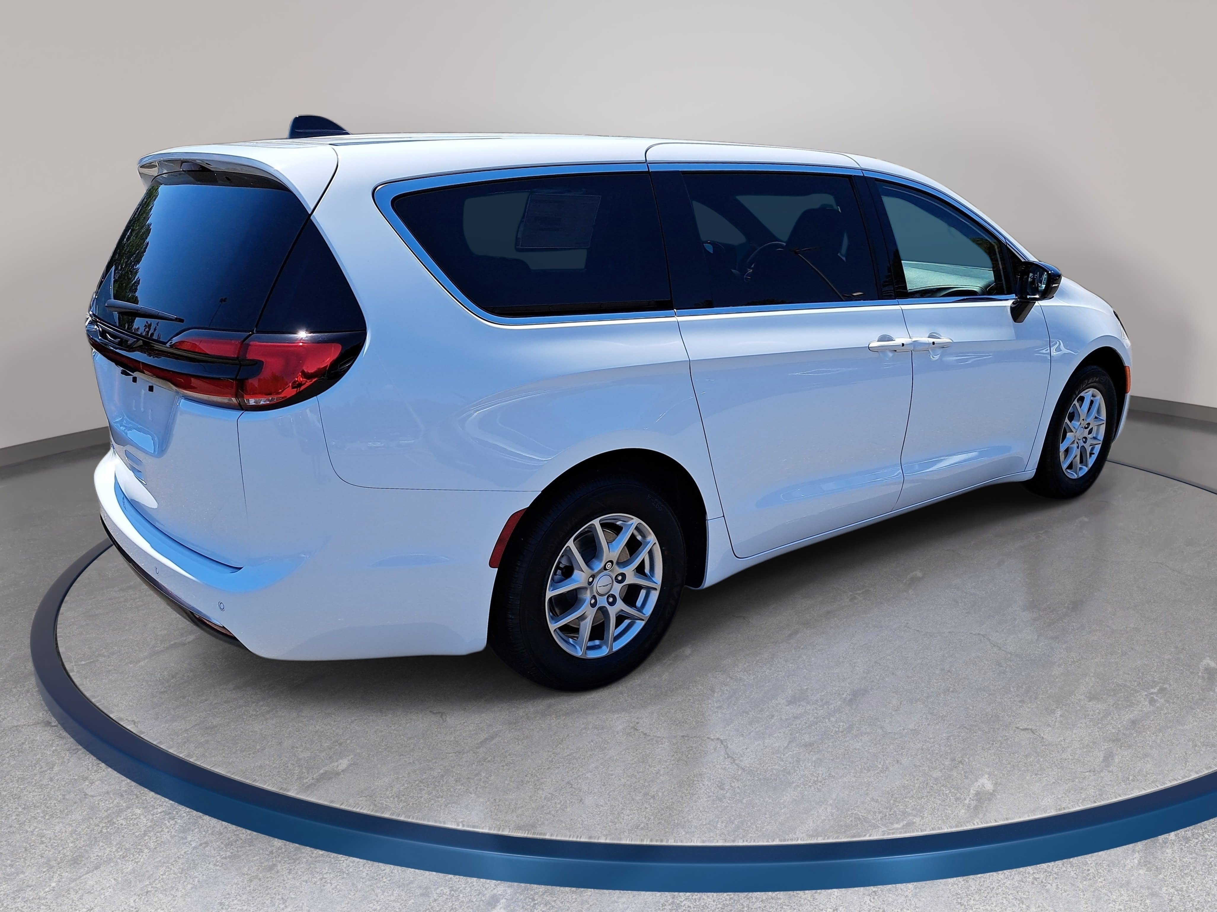 New 2027 Chrysler Pacifica Select FWD image 5