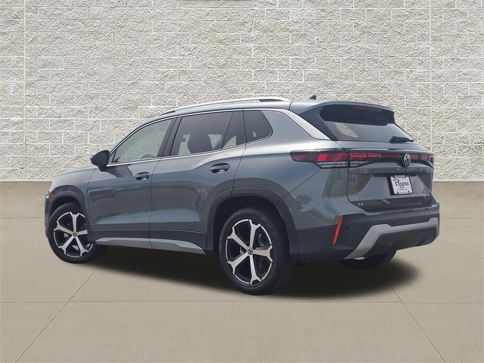 New 2026 Volkswagen Tiguan SE FWD image 5