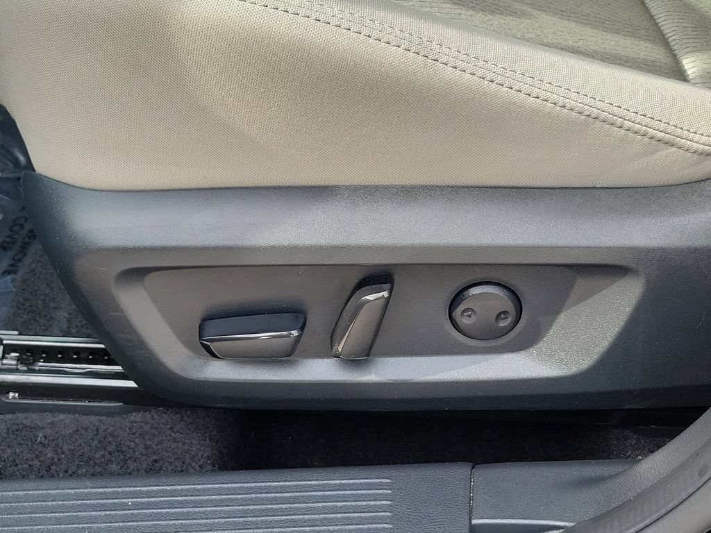 Certified 2025 Nissan Rogue SV FWD image 28