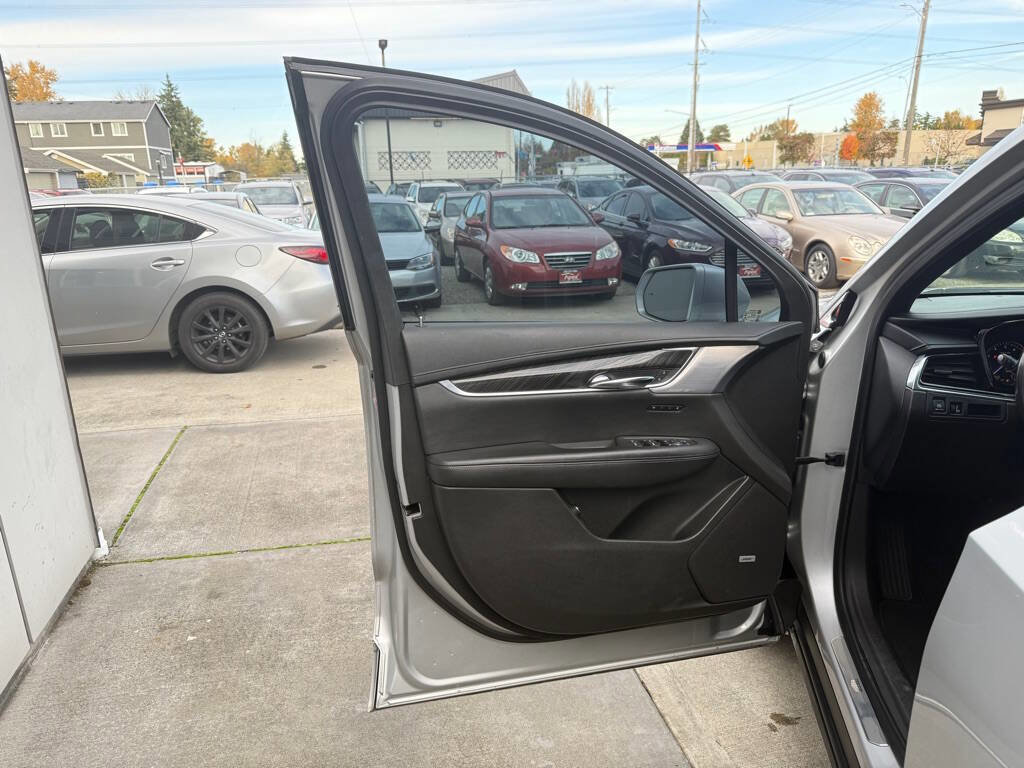 Used 2020 Cadillac XT6 Premium Luxury image 9